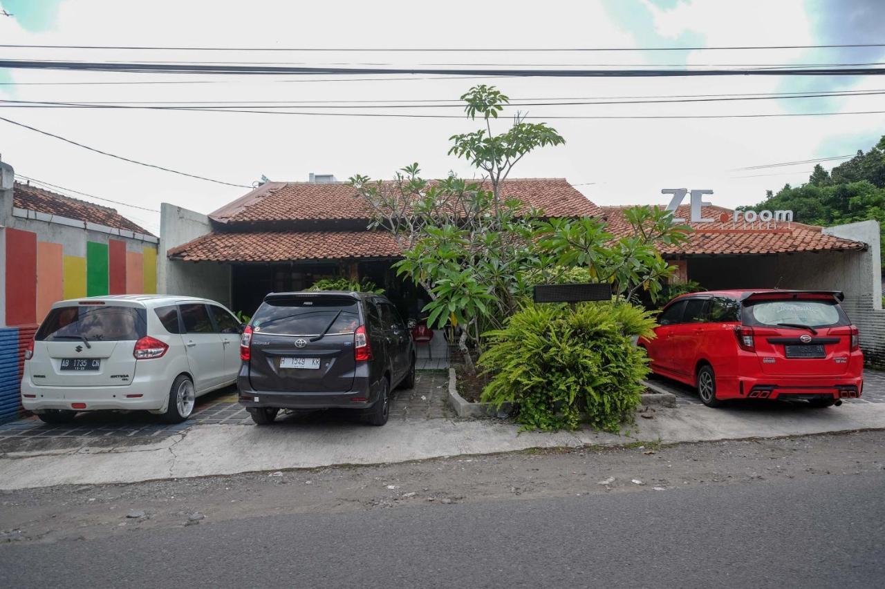 Reddoorz Near Lotte Mart Maguwoharjo Yogyakarta Hotel Bagian luar foto