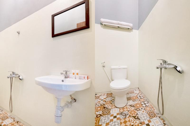 Reddoorz Near Lotte Mart Maguwoharjo Yogyakarta Hotel Bagian luar foto